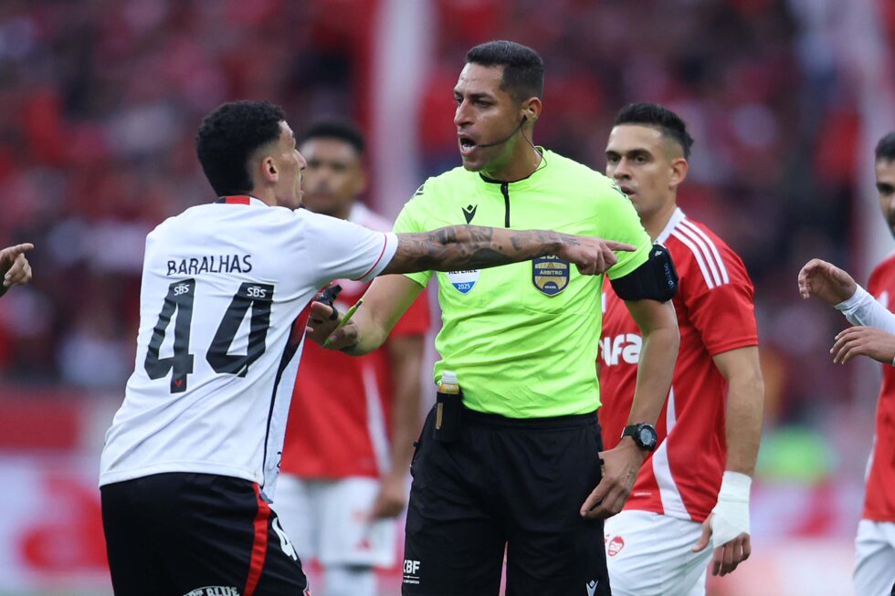 CAMPEONATO BRASILEIRO FUTEBOL- INTERNACIONAL-RS x VITÓRIA-BA
