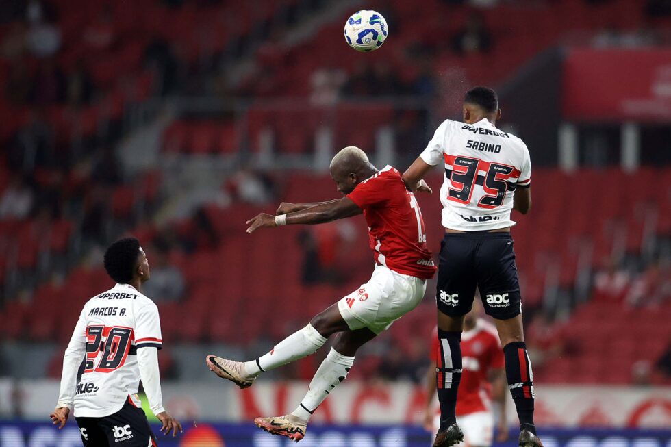 CAMPEONATO BRASILEIRO FUTEBOL- INTERNACIONAL-RS x SÃO PAULO-SP